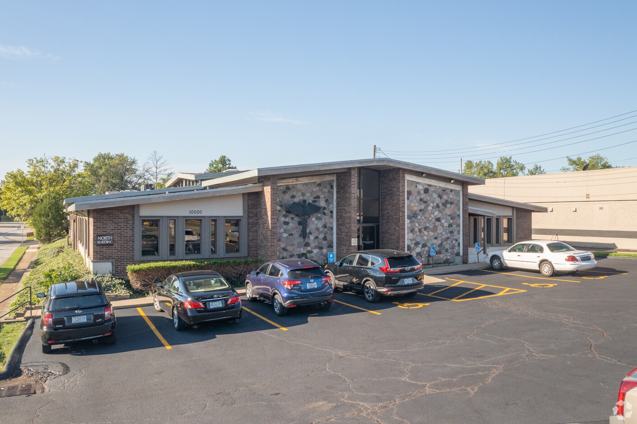 10000 Watson Rd, Crestwood, MO for Rent