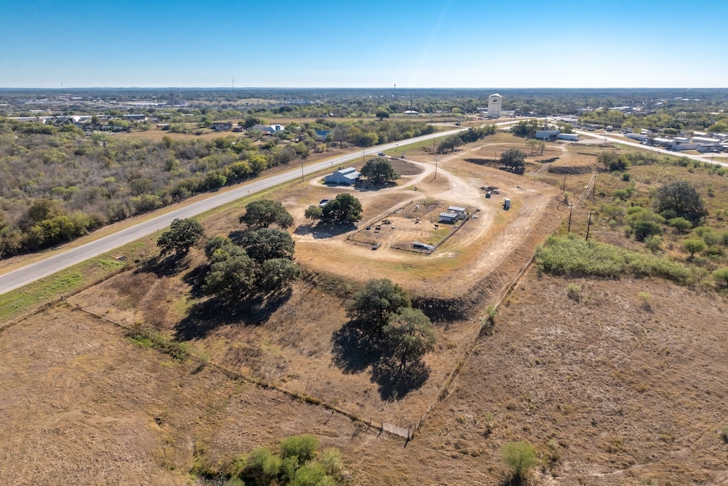 2127 N Saint Joseph St, Gonzales, TX for Sale