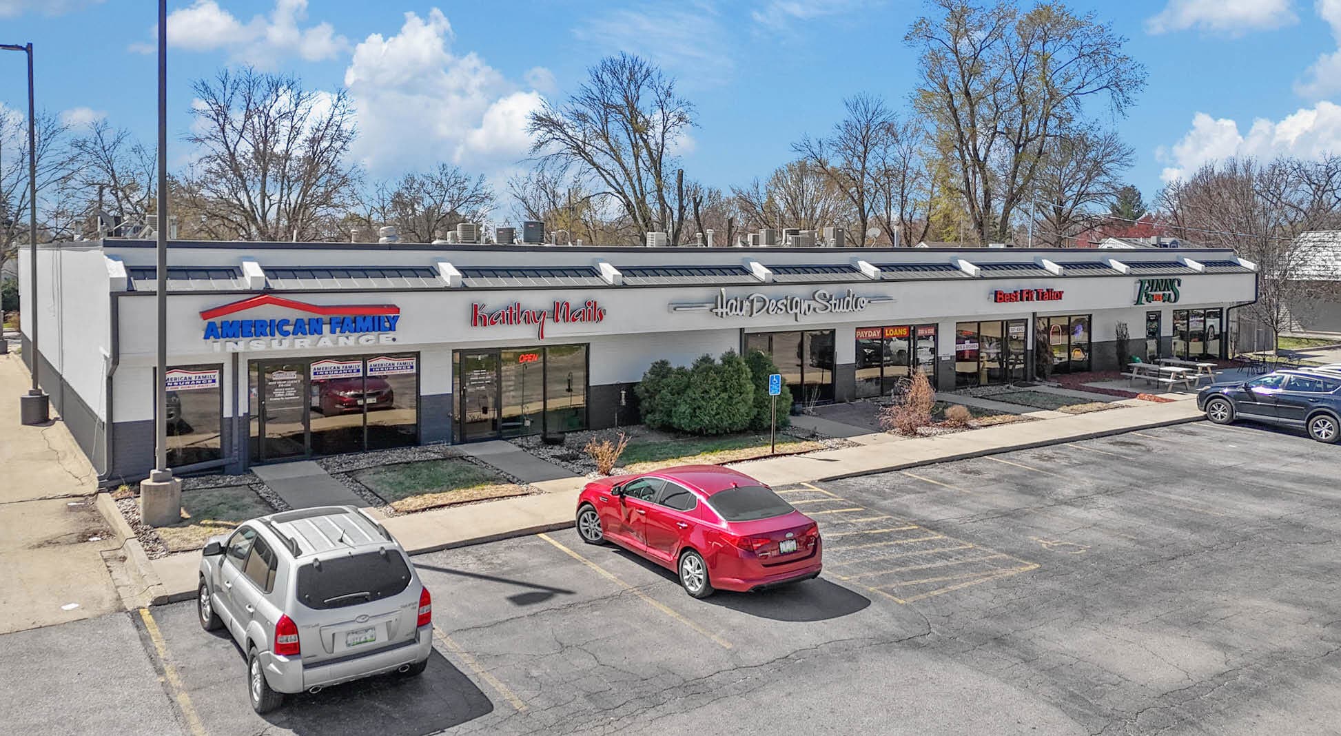7020 Douglas Ave, Urbandale, IA for Rent