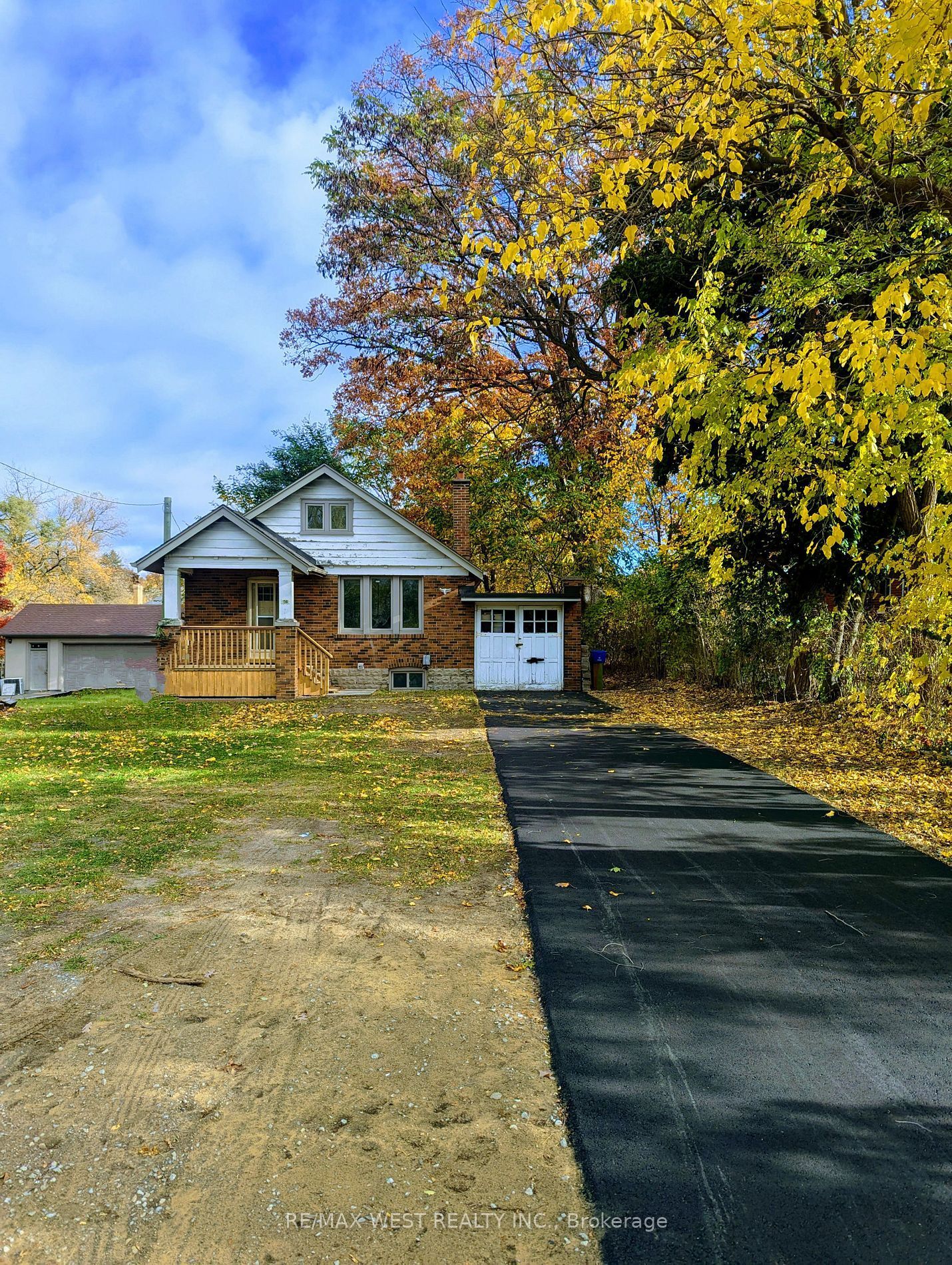 1561 Hurontario St, Mississauga, ON for Rent