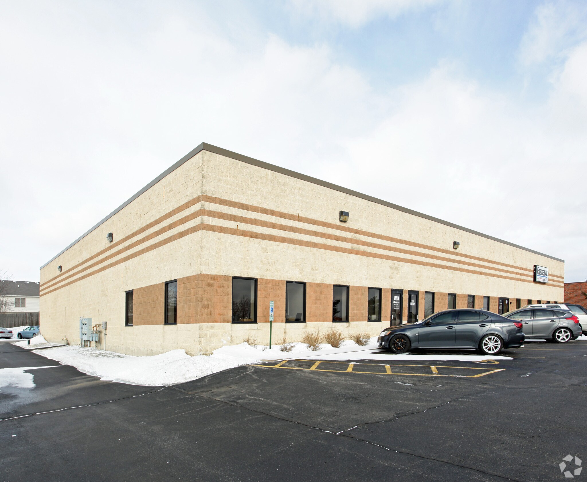 4N270-4N274 84 Ct, Hanover Park, IL for Rent