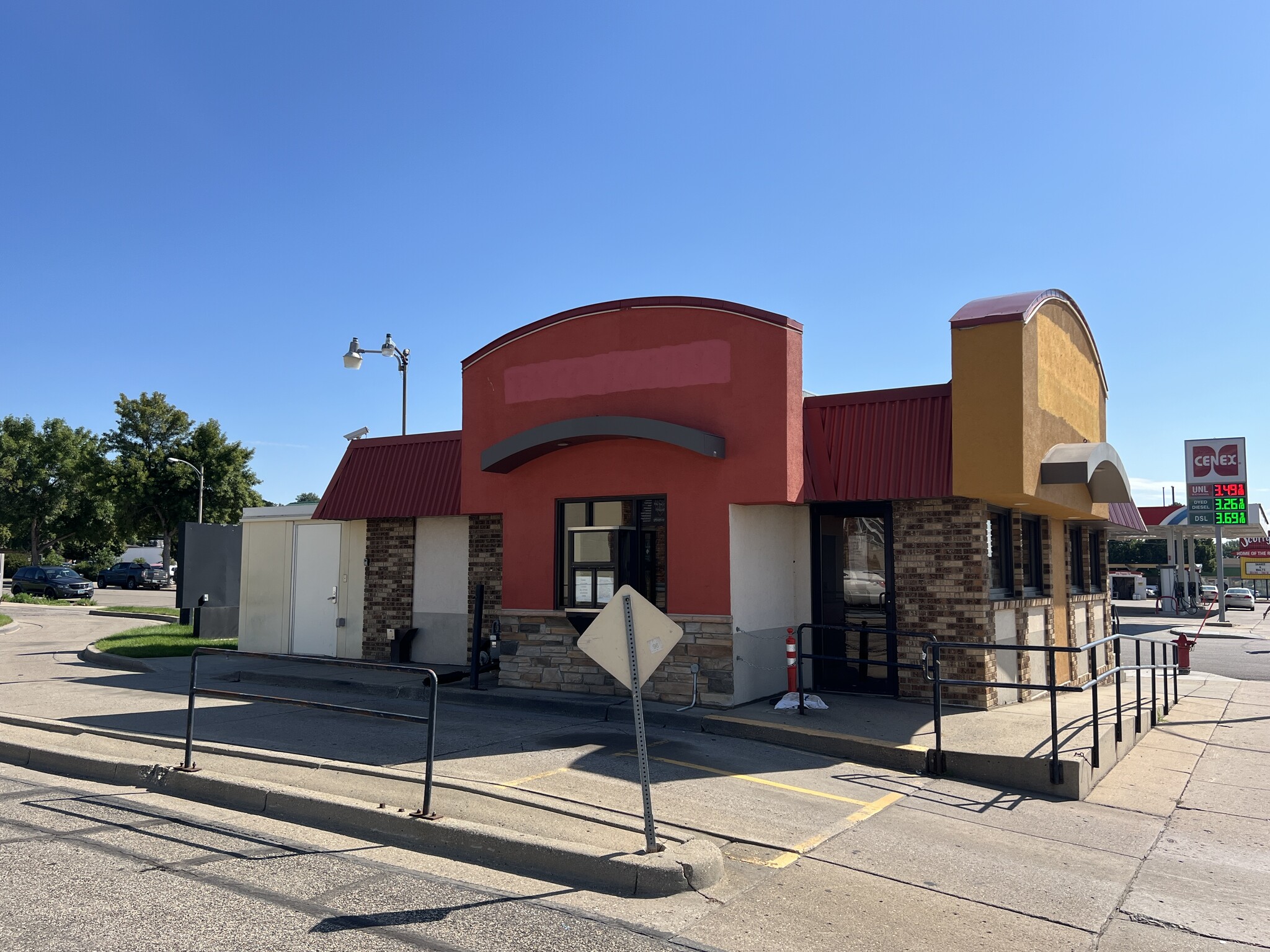 1922 E Broadway Ave, Bismarck, ND for Rent