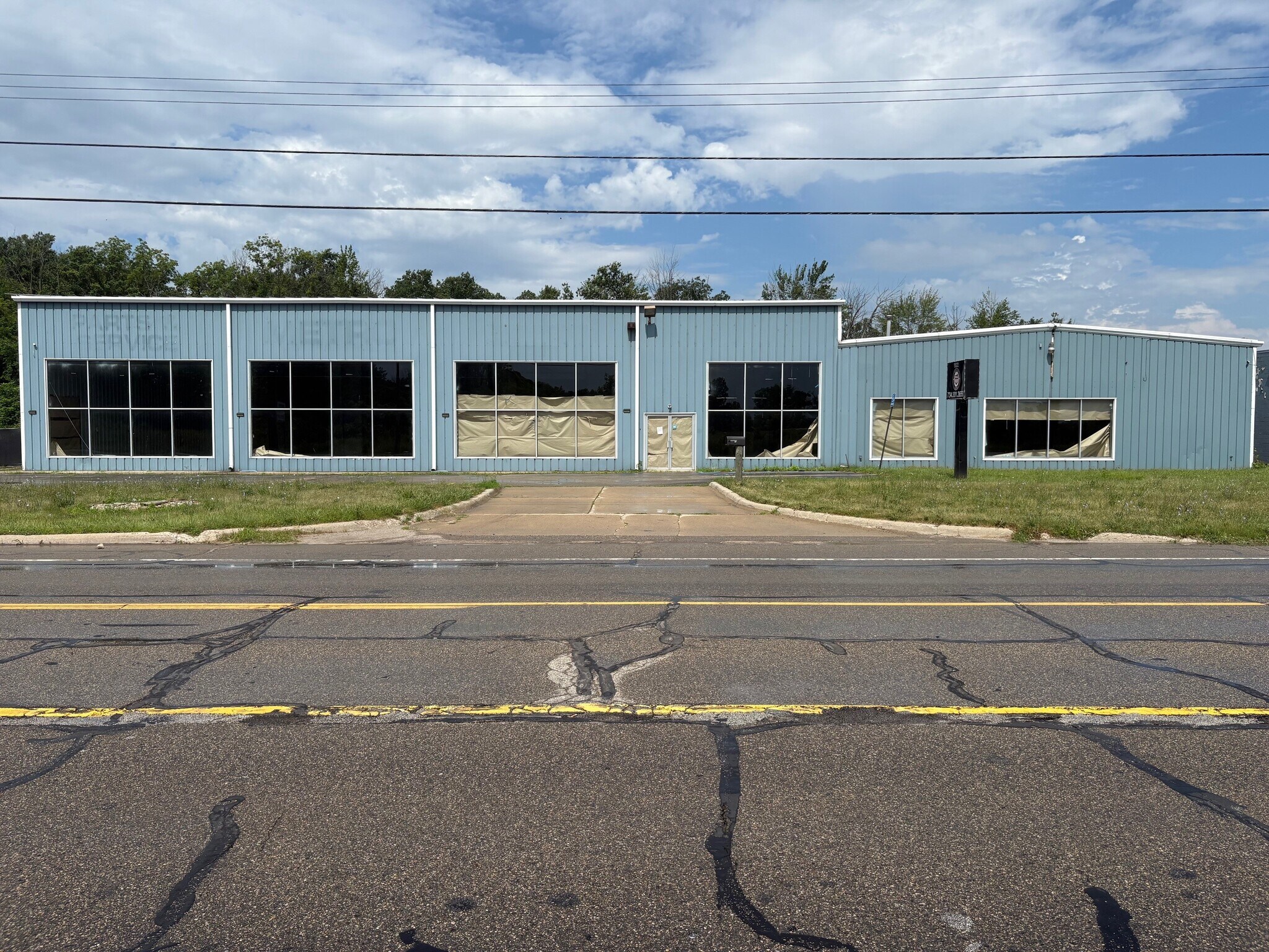 5522 W Jefferson Ave, Trenton, MI for Rent