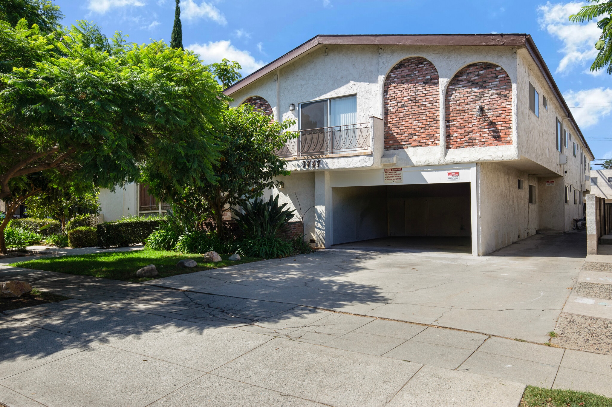 3747 Mentone Ave, Los Angeles, CA for Sale