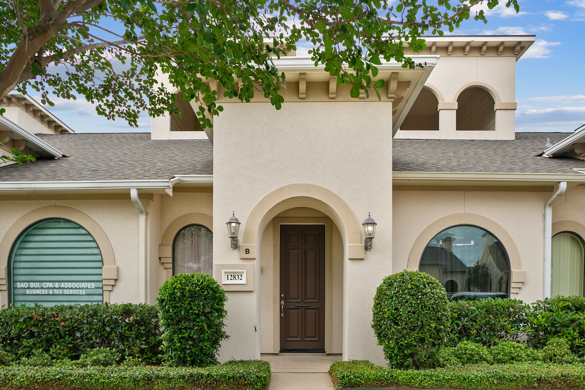 12832 Willow Centre Dr, Houston, TX for Sale