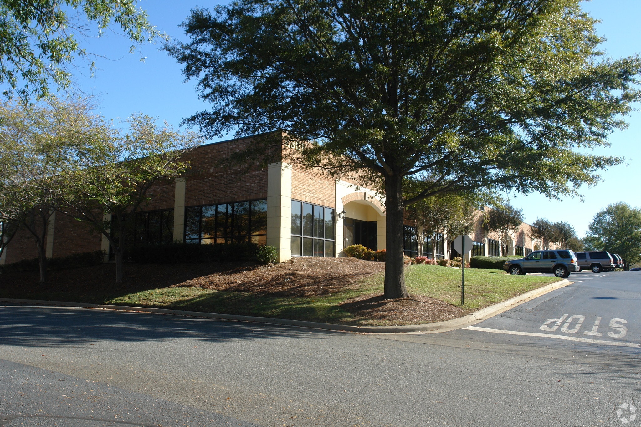 2301 Crownpoint Executive Dr, Charlotte, NC for Rent