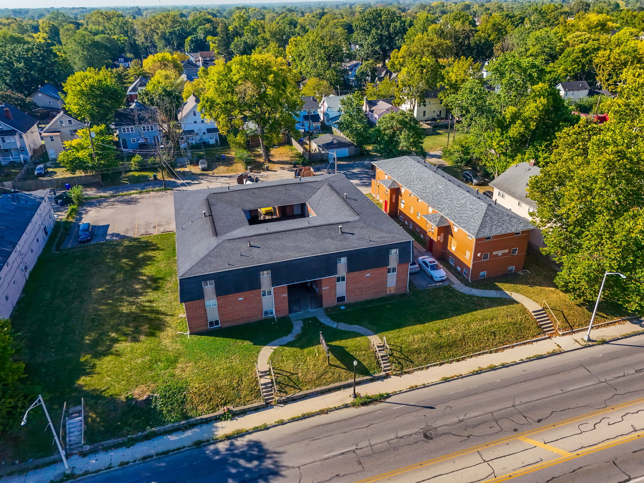 2031-2033 W Broad St, Columbus, OH for Sale