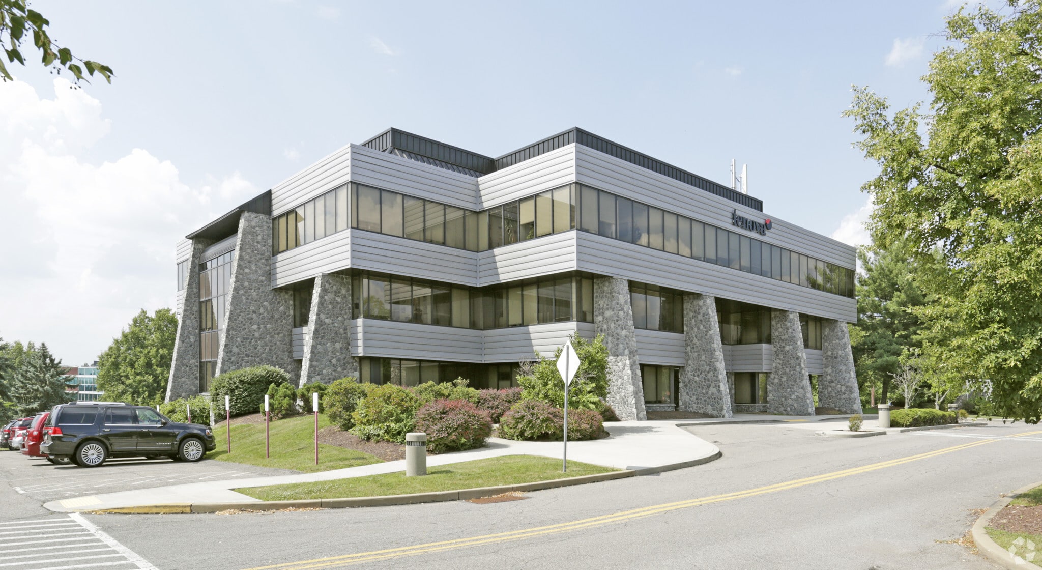 100 Corporate Center Dr, Coraopolis, PA for Rent
