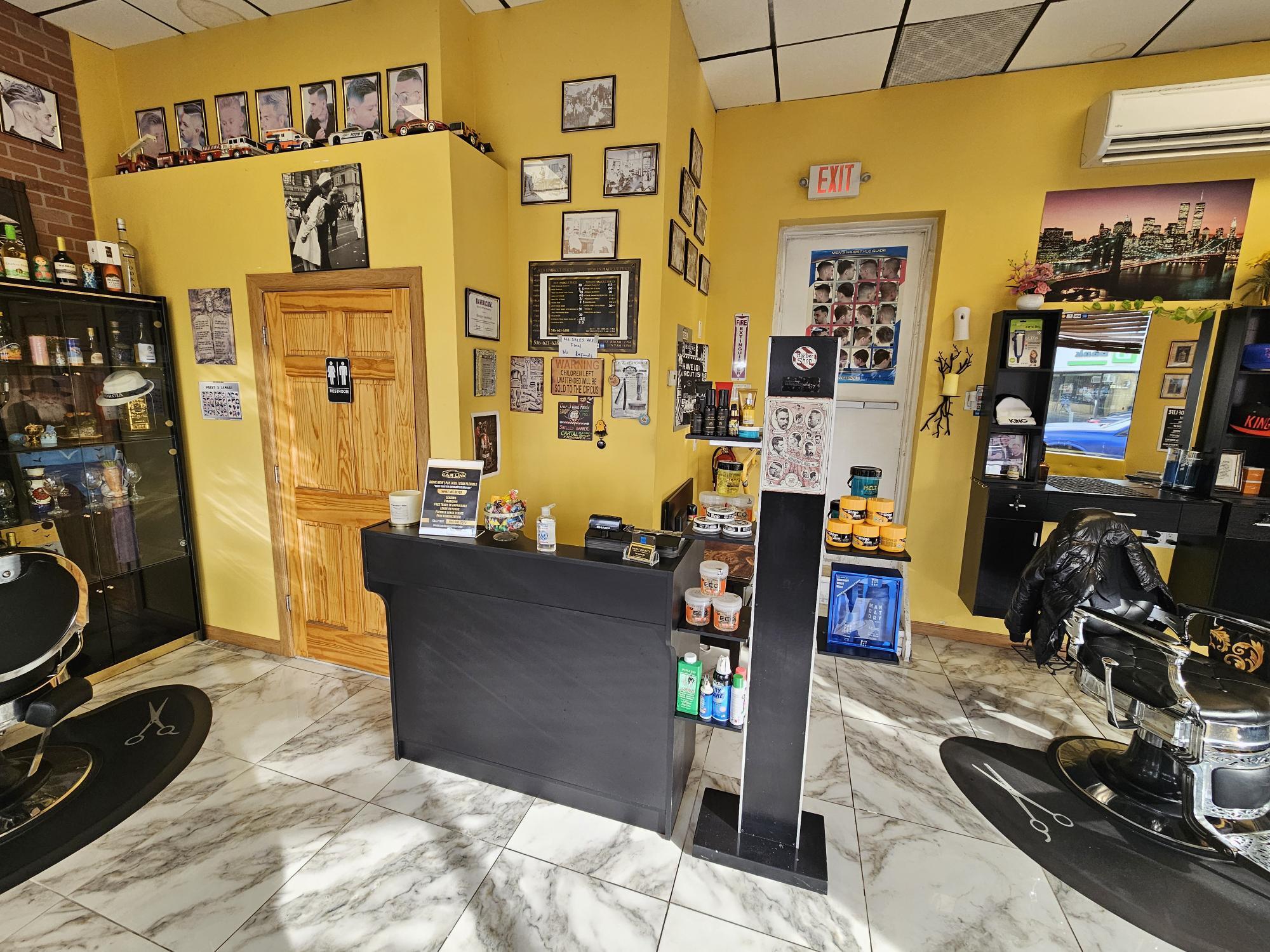 102 Mineola Ave, Roslyn Heights, NY for Rent