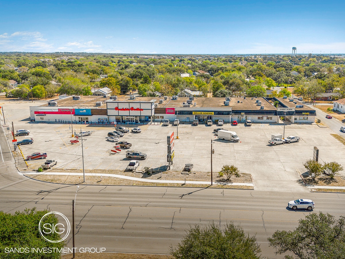 1100-1161 N Esplanade St, Cuero, TX for Sale