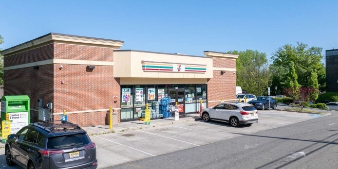584 Kinderkamack Rd, River Edge, NJ for Sale