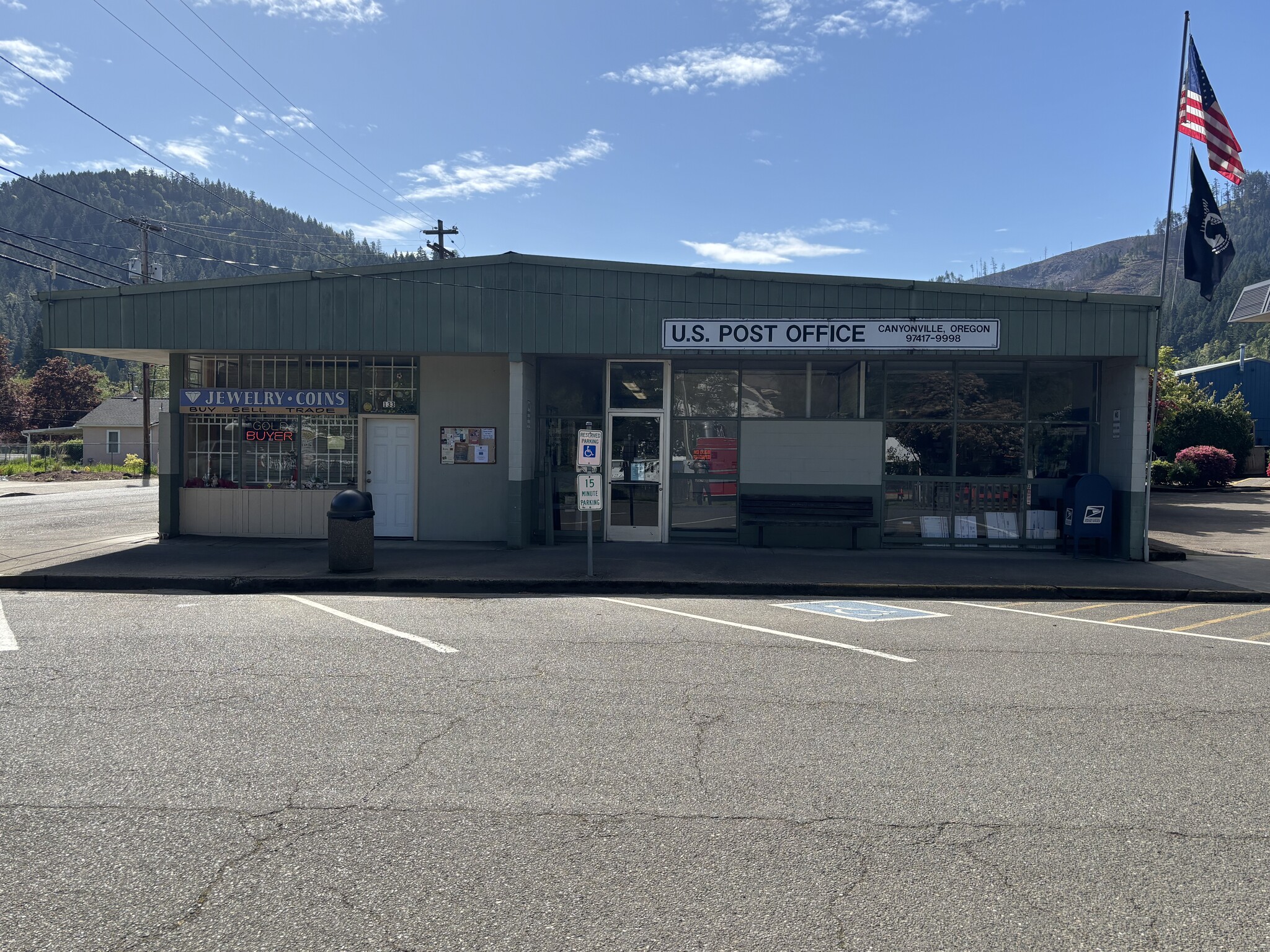 131 SE 2nd St, Canyonville, OR for Sale