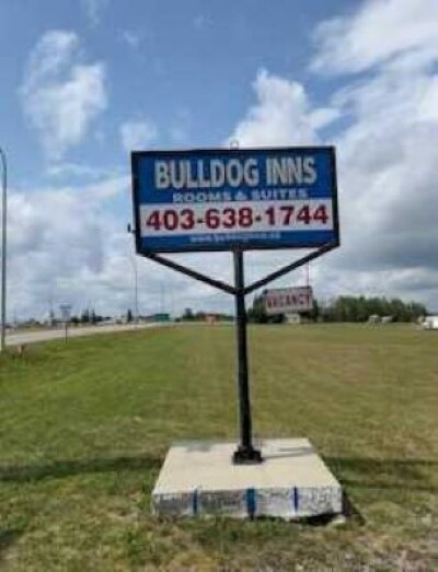 830 Main Av W, Sundre, AB for Sale