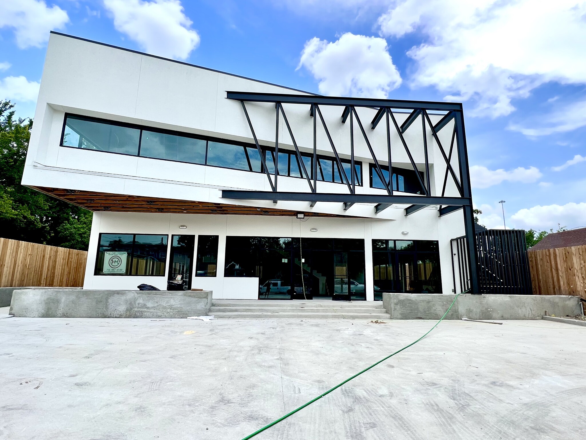 6815 N Main St, Houston, TX for Rent