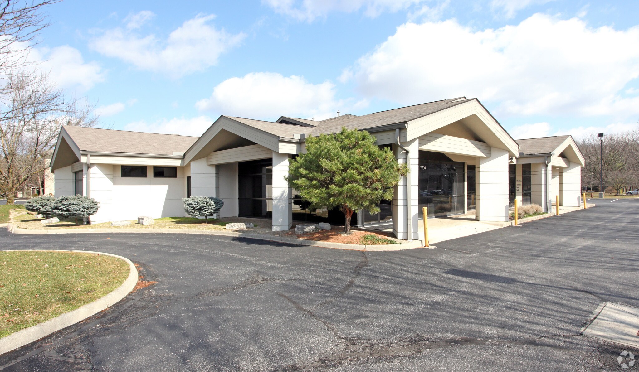 7706 Olentangy River Rd, Columbus, OH for Rent