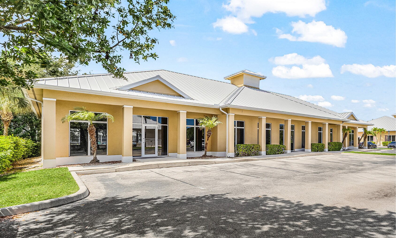 9705 Commerce Center Ct, Fort Myers, FL for Sale