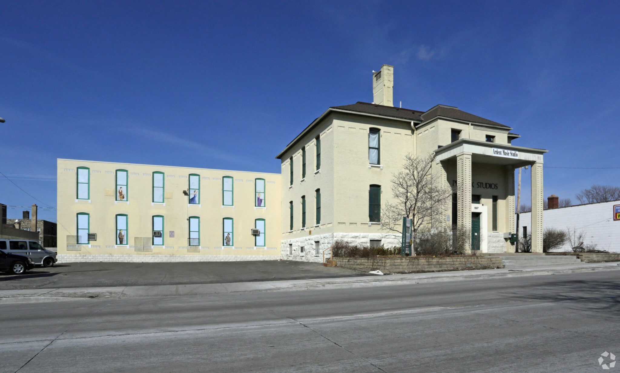 527 N 27th St, Milwaukee, WI for Sale