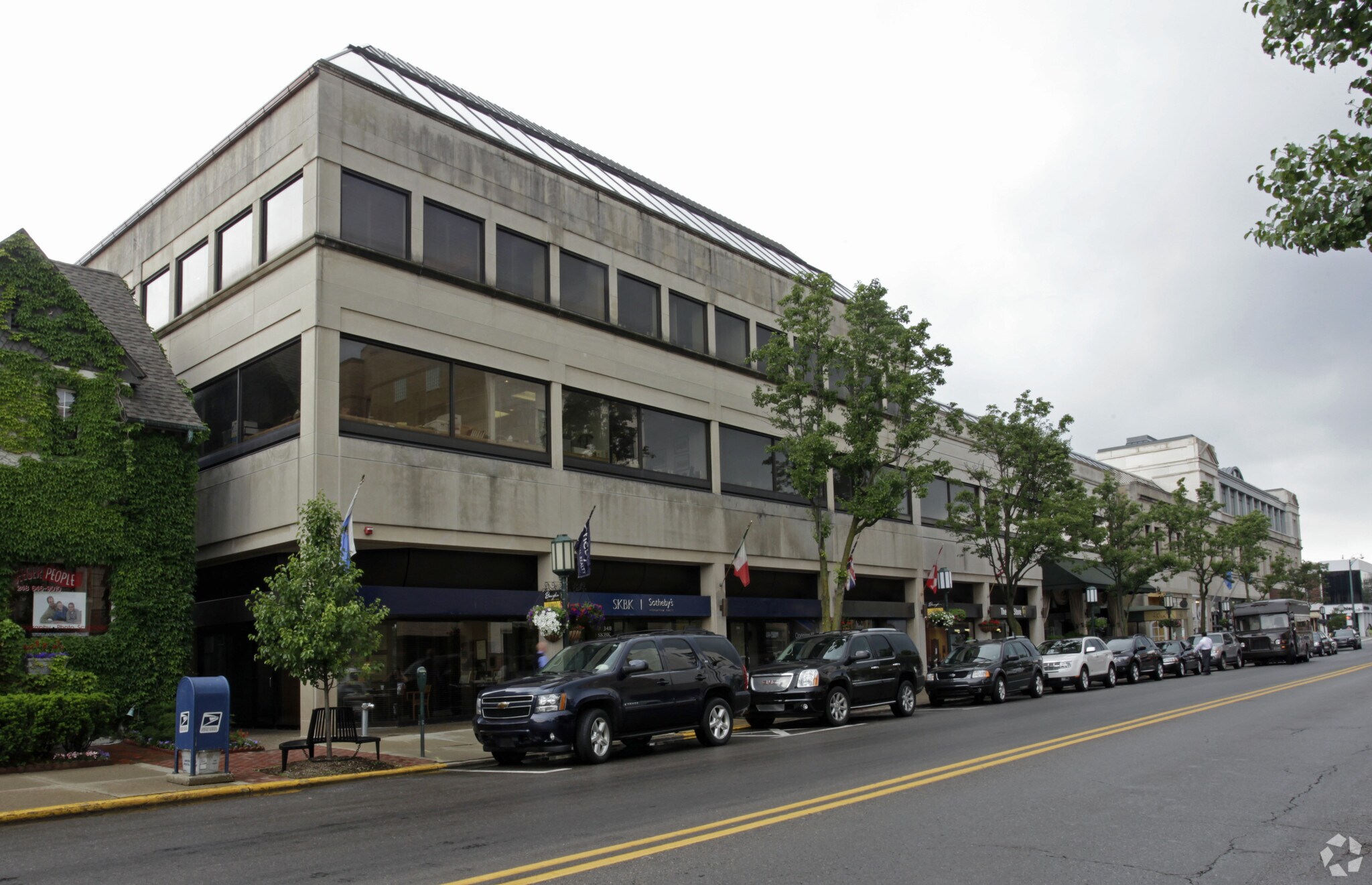 300-370 E Maple Rd, Birmingham, MI for Rent