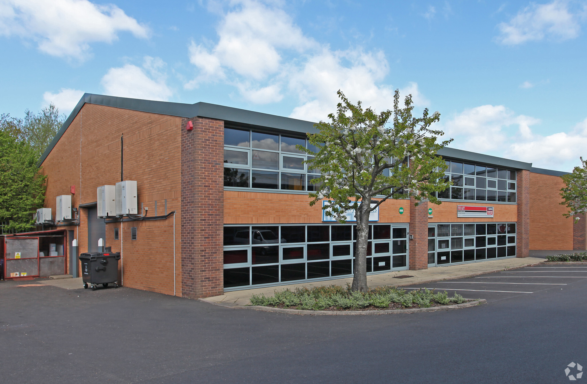 896-897 Plymouth Rd, Slough, BKS for Rent