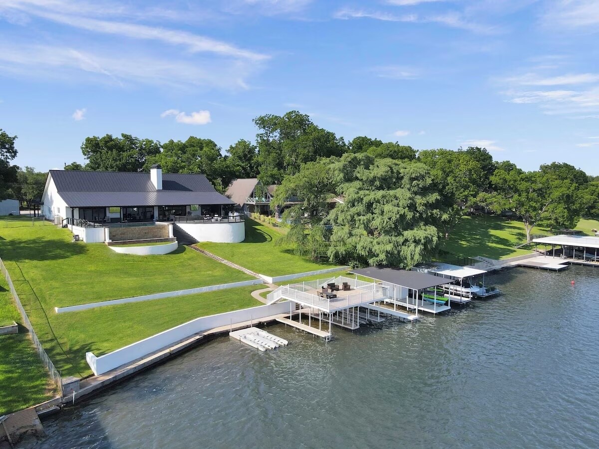 3120 River Oaks Dr, Kingsland, TX for Sale