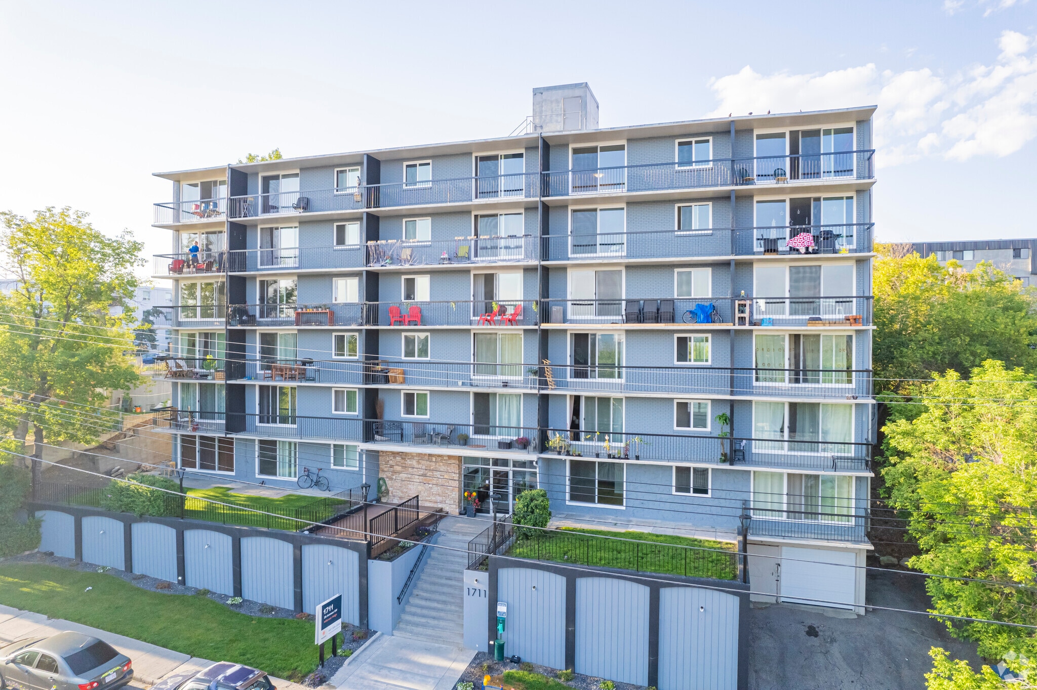 1711 25th Ave SW, Calgary, AB for Sale