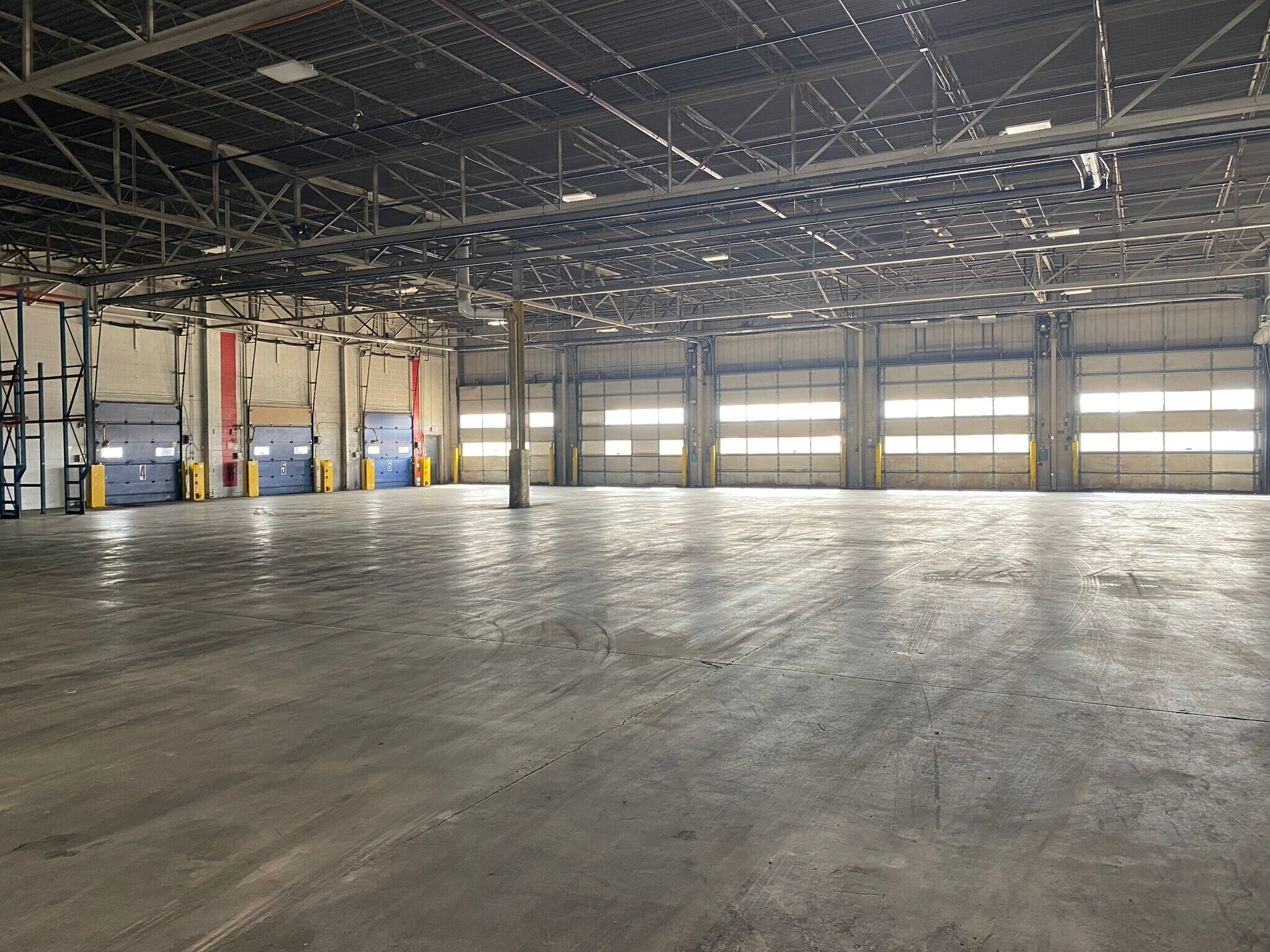 5500 N Lovers Lane Rd, Milwaukee, WI for Rent