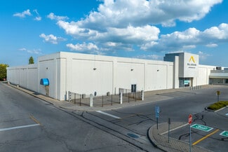 Newmarket, ON Retail - 16635 Yonge St