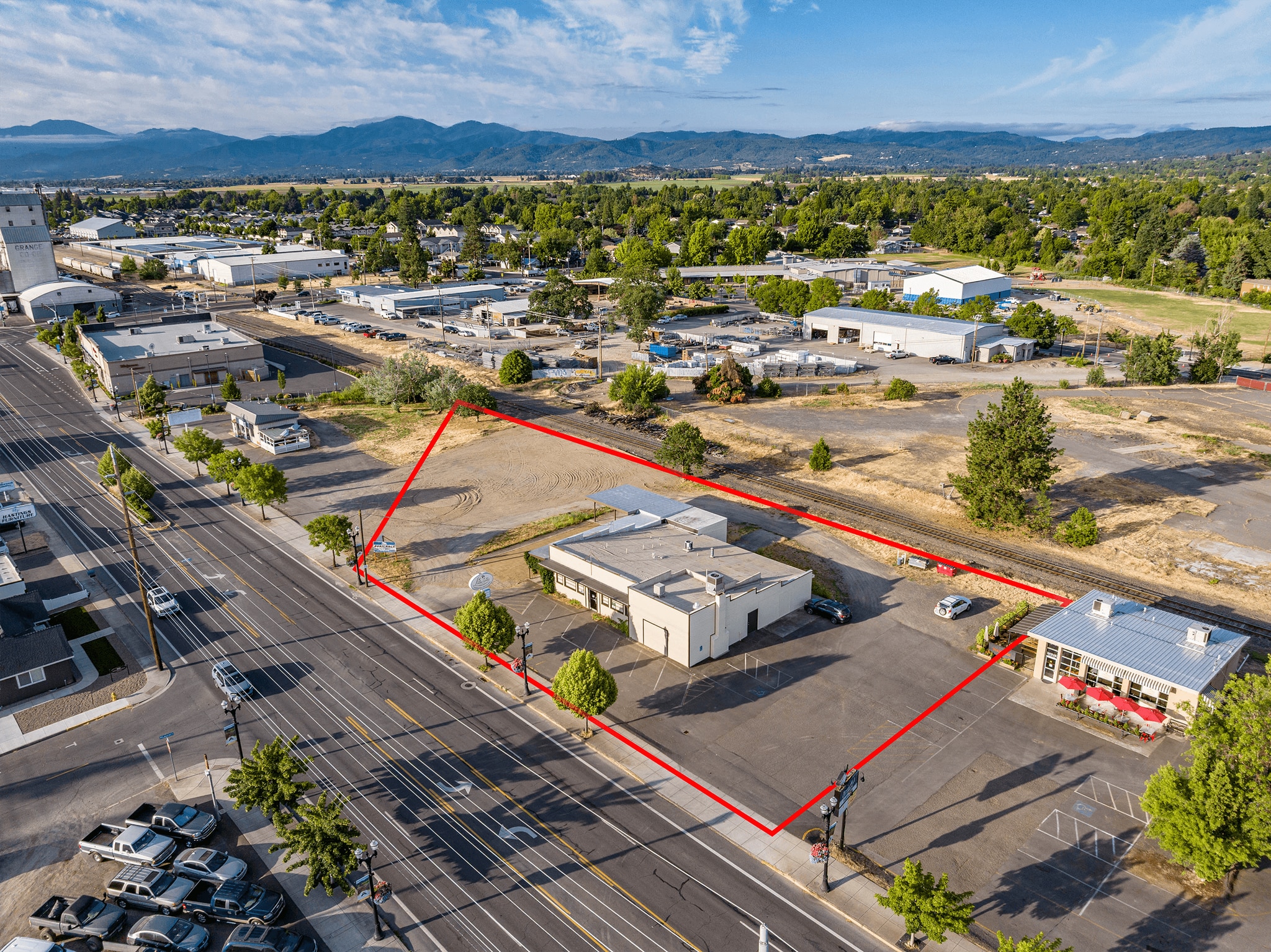 211 Front St, Central Point, OR for Sale