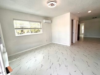 Fort Myers, FL Apartments - 2578 Jackson St