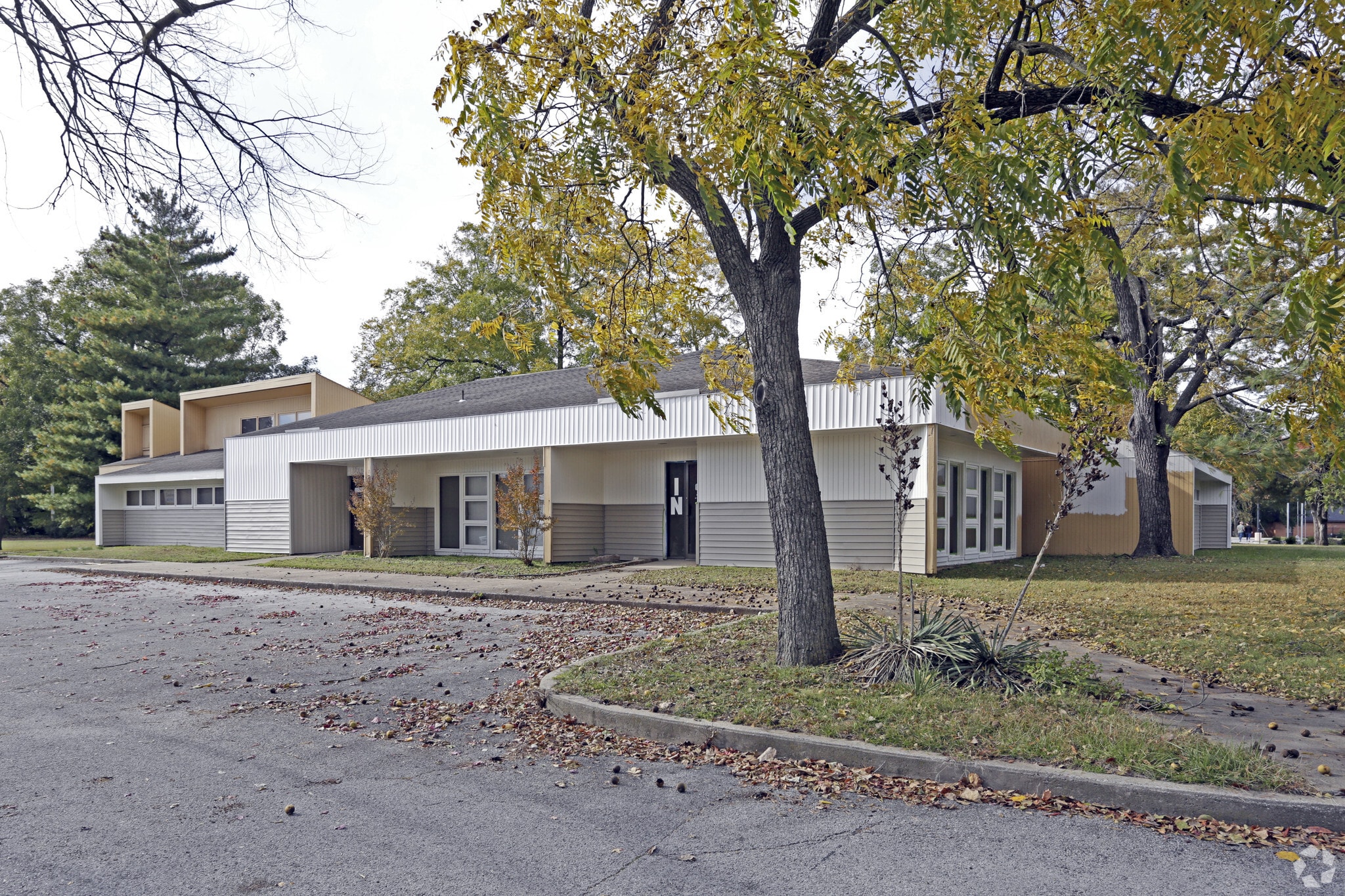 1114 Poplar Pl, Rogers, AR for Sale