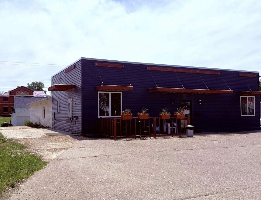 719 11th St, DeWitt, IA for Sale