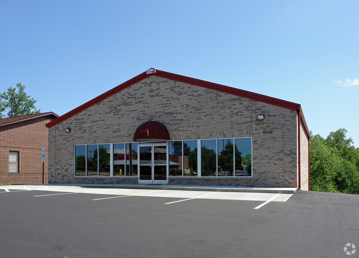 1043 Lenoir Rhyne Blvd, Hickory, NC for Rent
