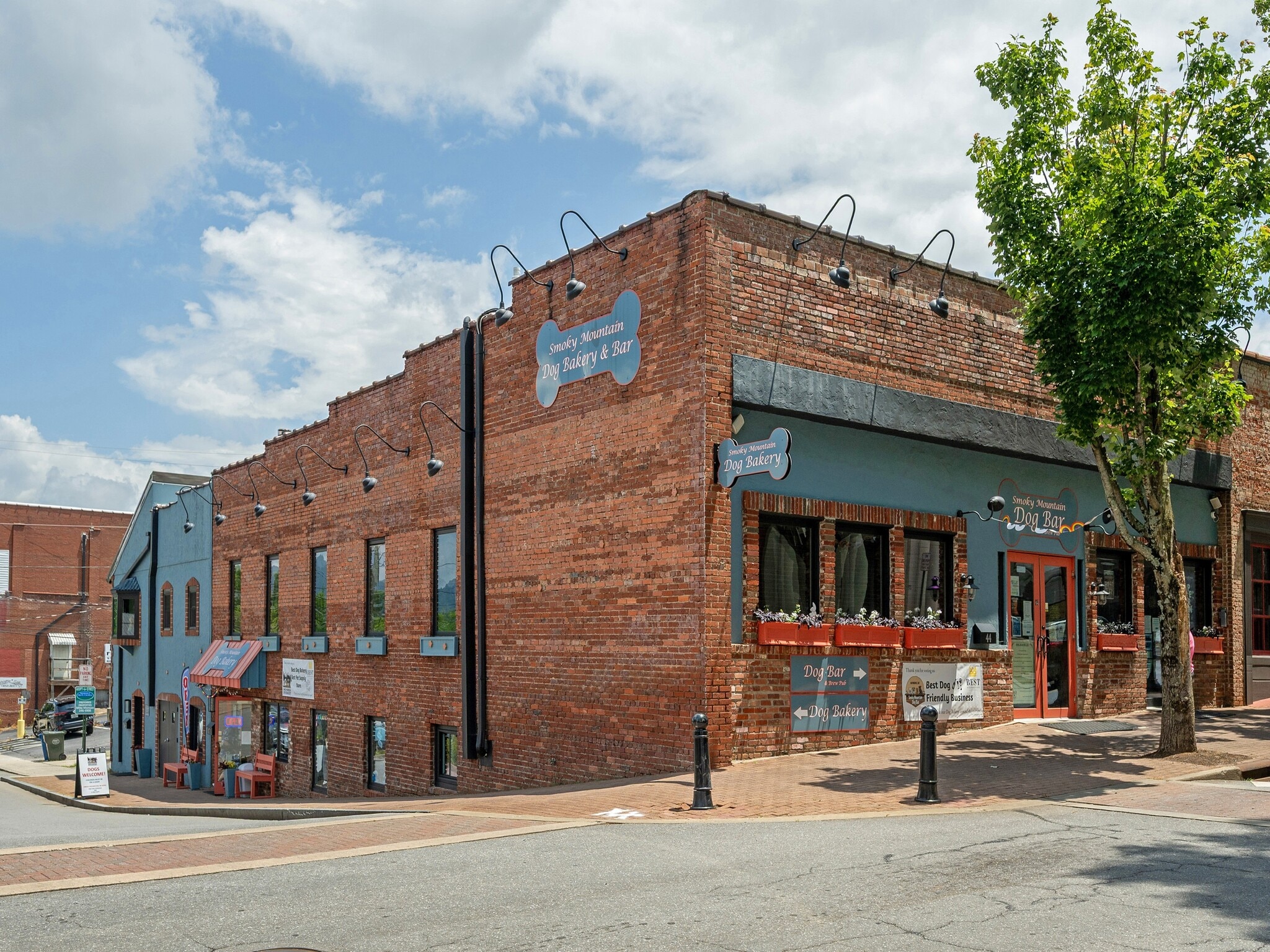 44 Church St, Waynesville, NC for Sale