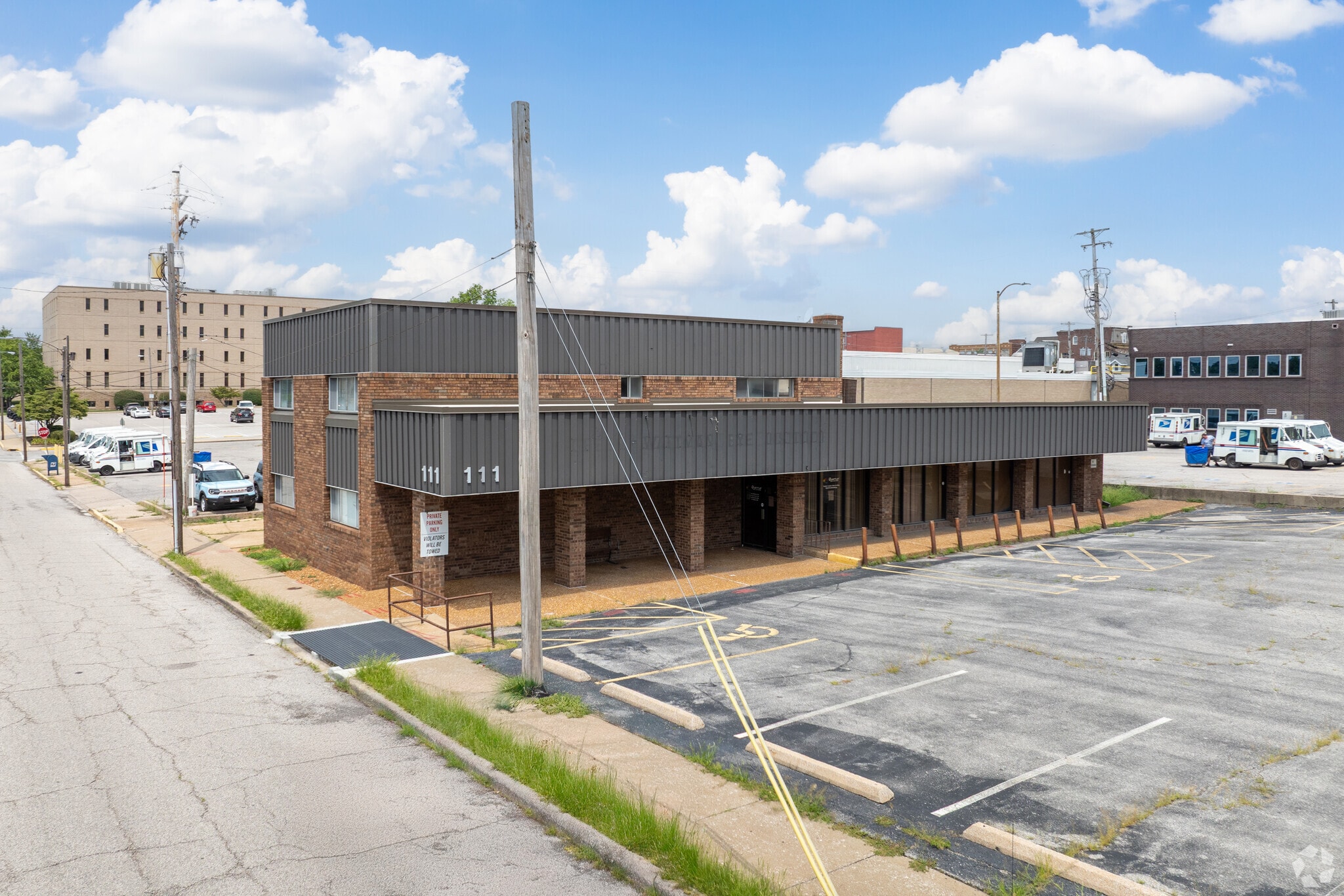 111 W Lincoln St, Belleville, IL for Sale