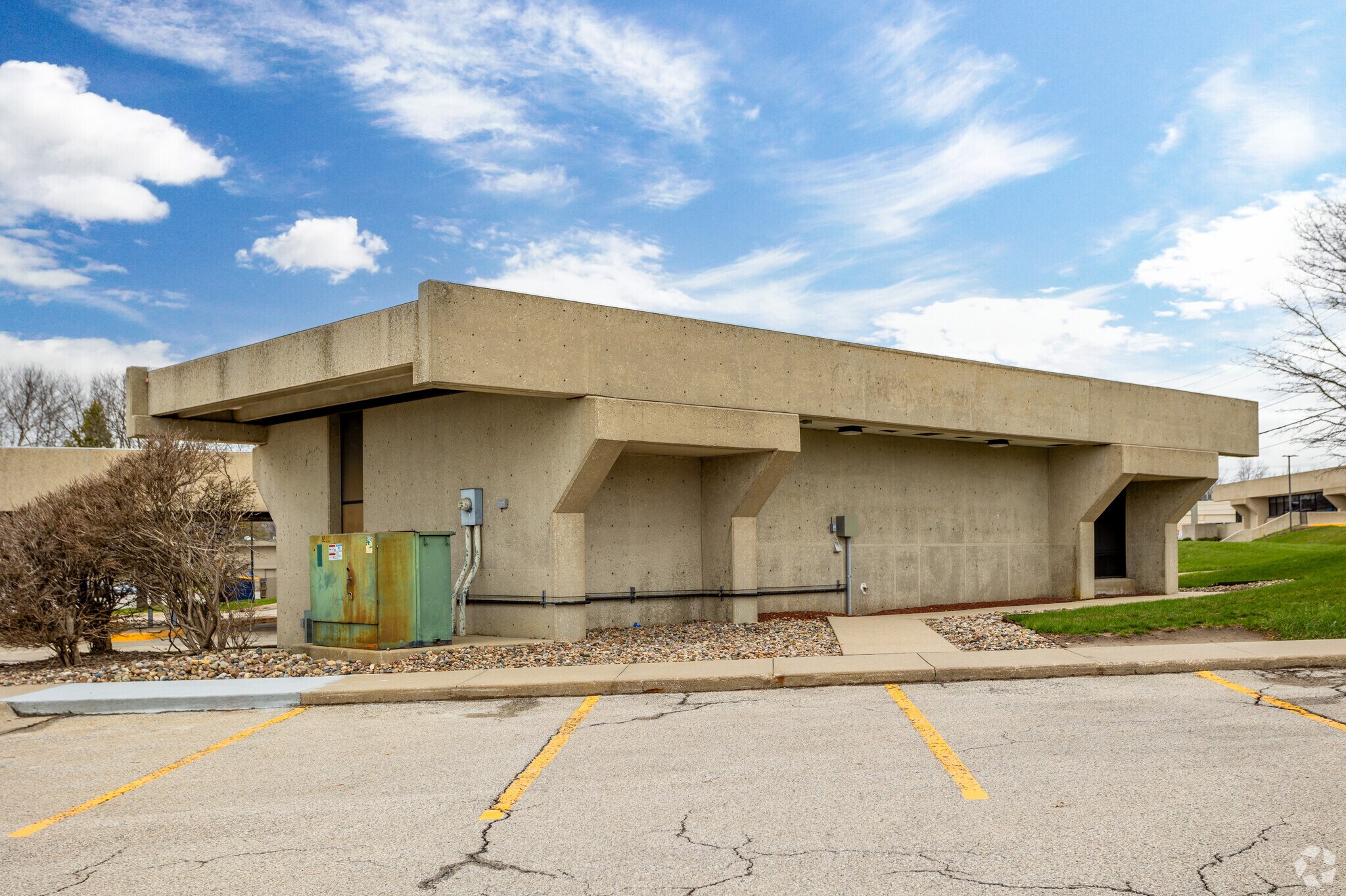 3400 E 25th St, Des Moines, IA for Sale