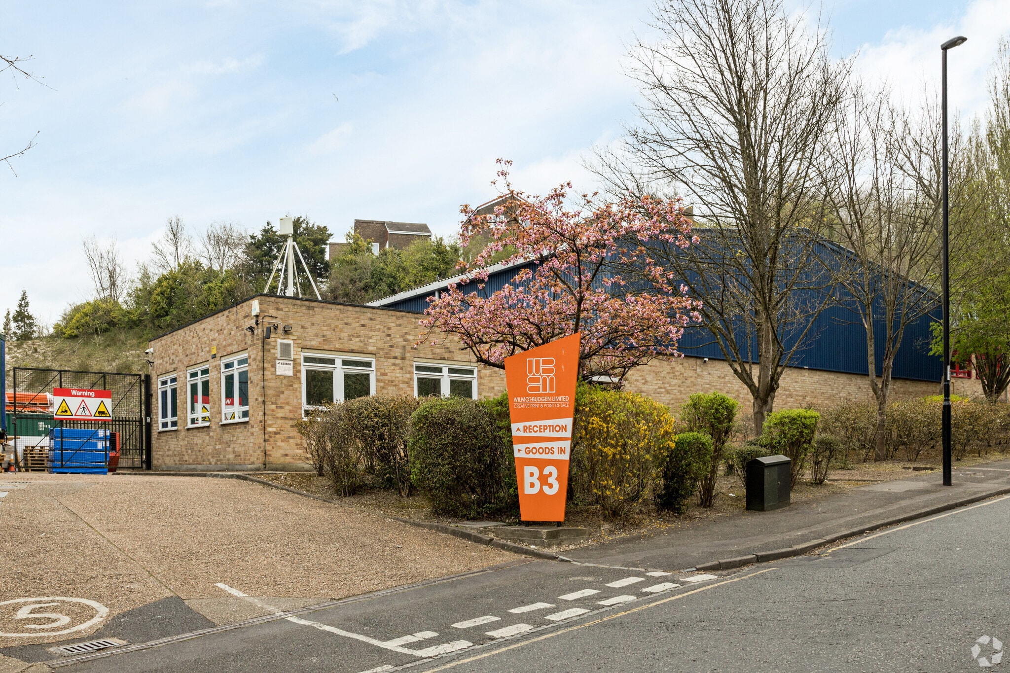 Redlands, Coulsdon, LND for Rent