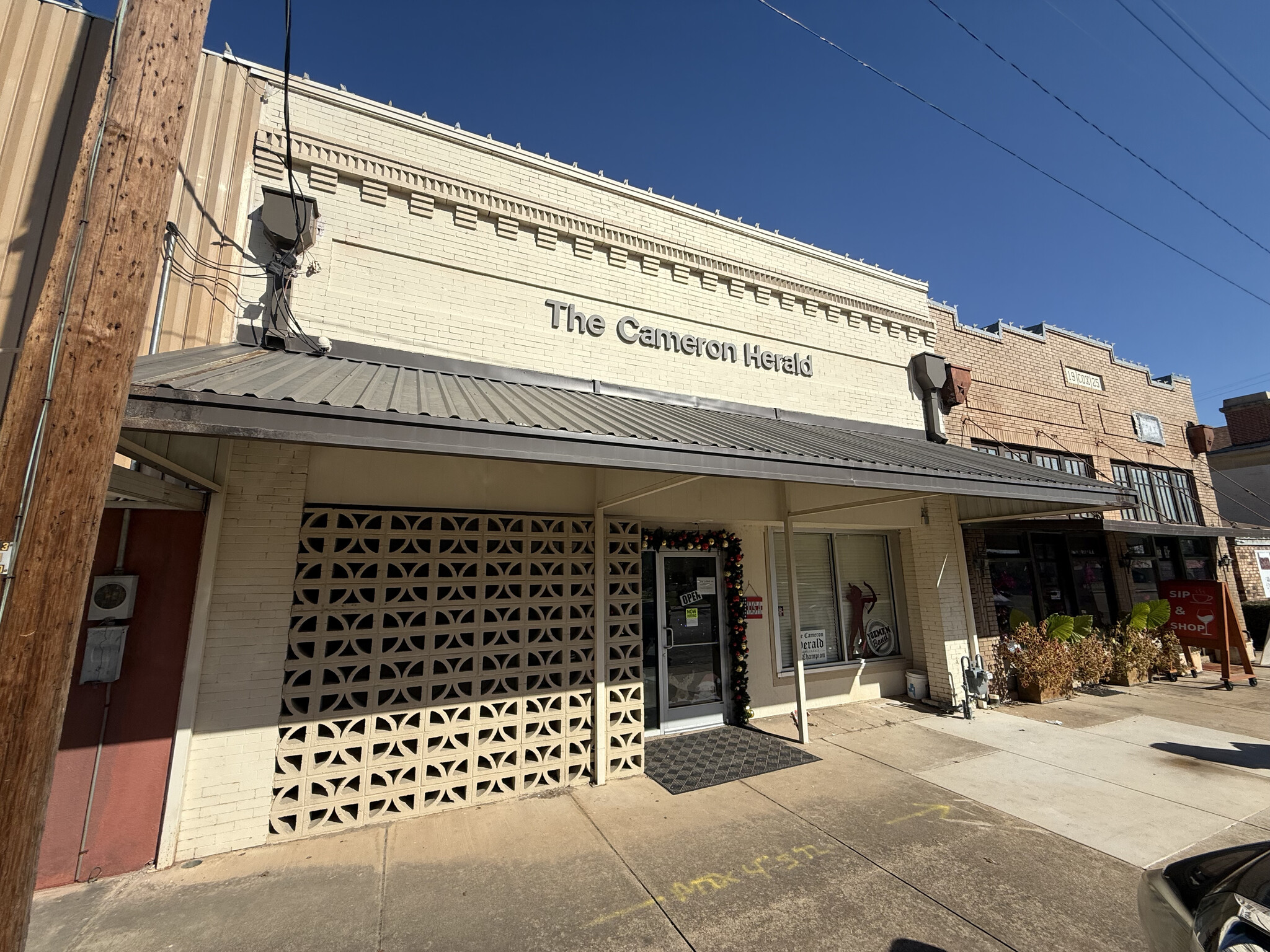 108 E 1st St, Cameron, TX for Sale