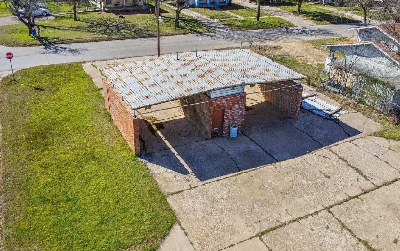 202 N 5th St, Okemah, OK for Sale