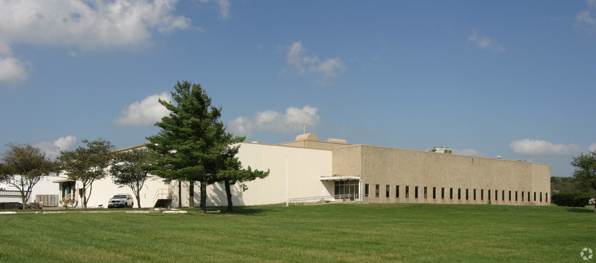 100 Commerce Dr Freehold, NJ 07728 Industrial Property for Lease on