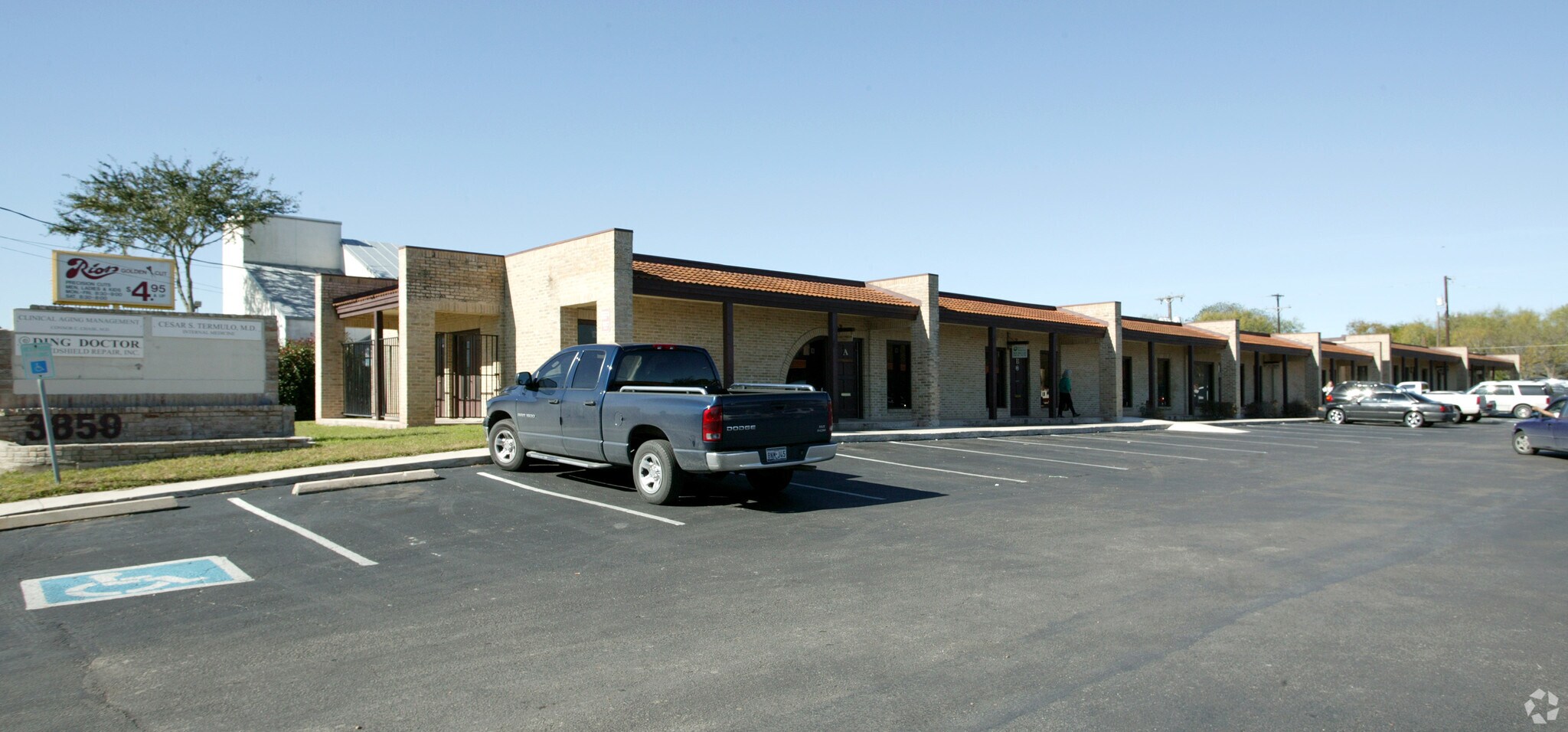 3859 E Southcross Blvd, San Antonio, TX for Rent