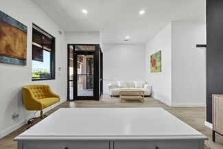 Austin, TX Office/Medical, Retail - 4300 N Quinlan Park Rd