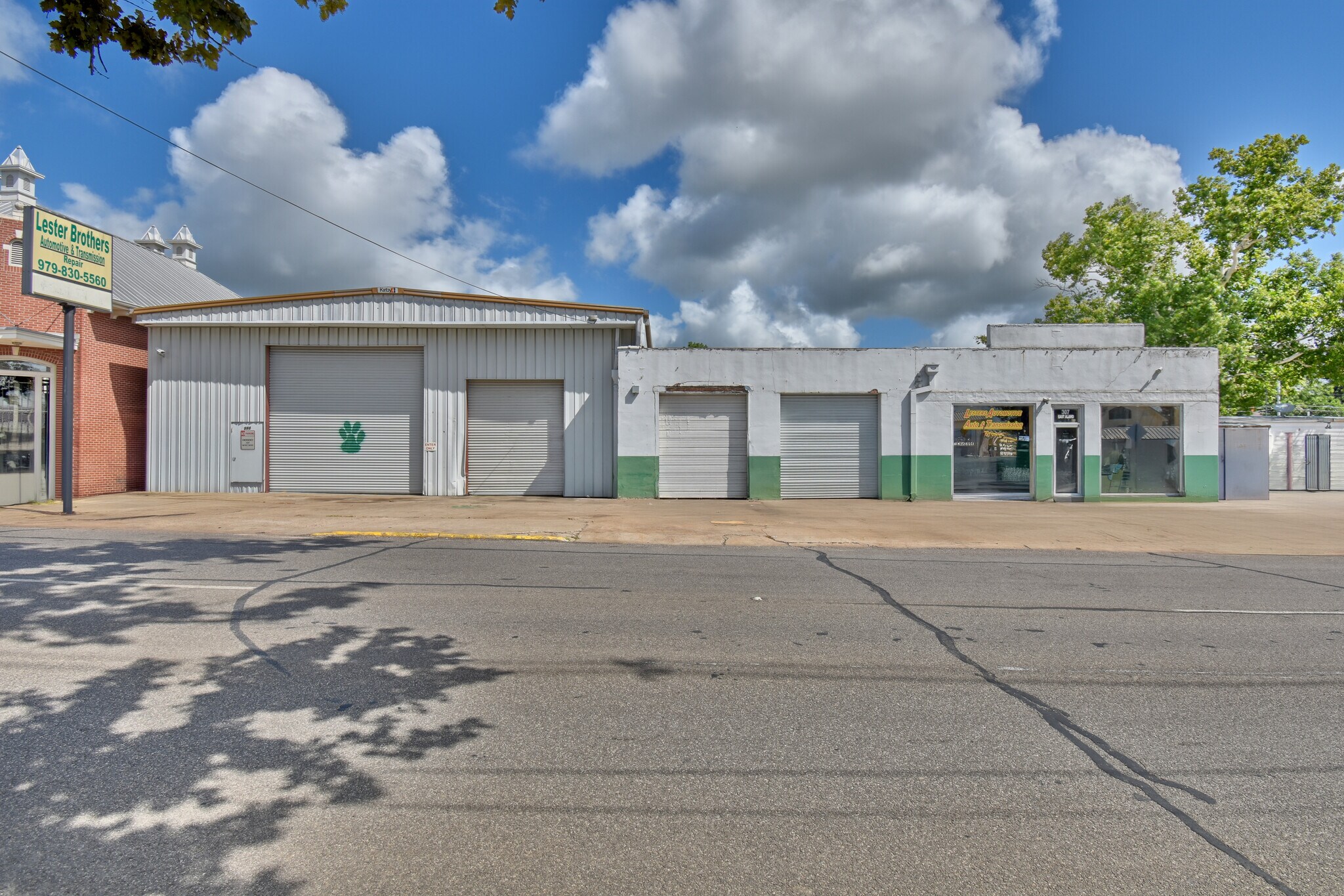 307 E Alamo St, Brenham, TX for Sale