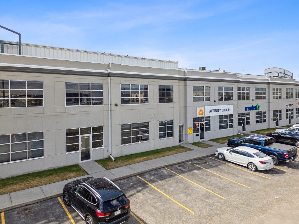 4511 Glenmore Trl SE, Calgary, AB for Sale