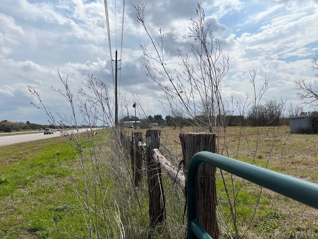 6377 Highway 36, Sealy, TX for Rent