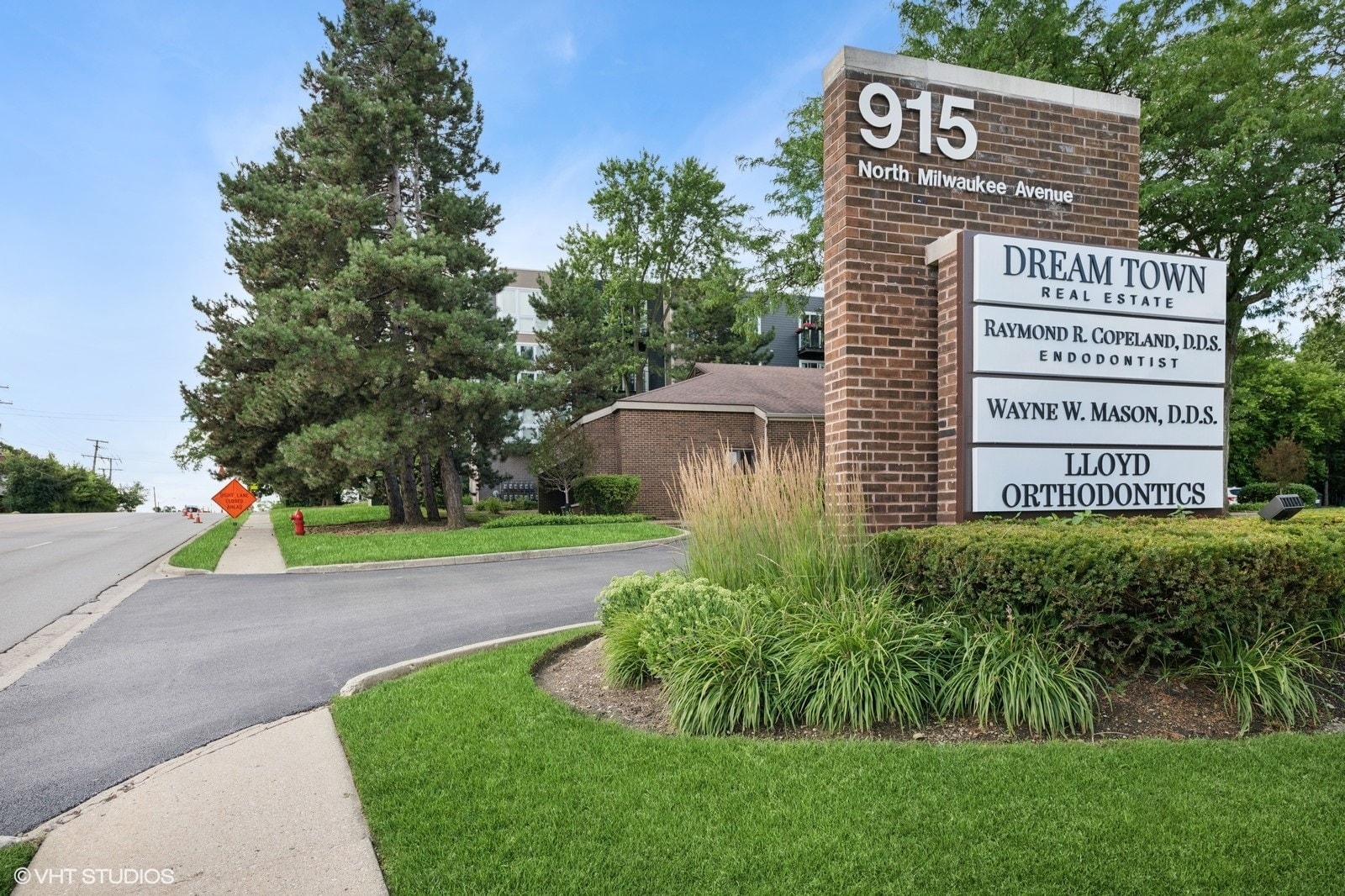 915 N Milwaukee Ave, Libertyville, IL for Rent