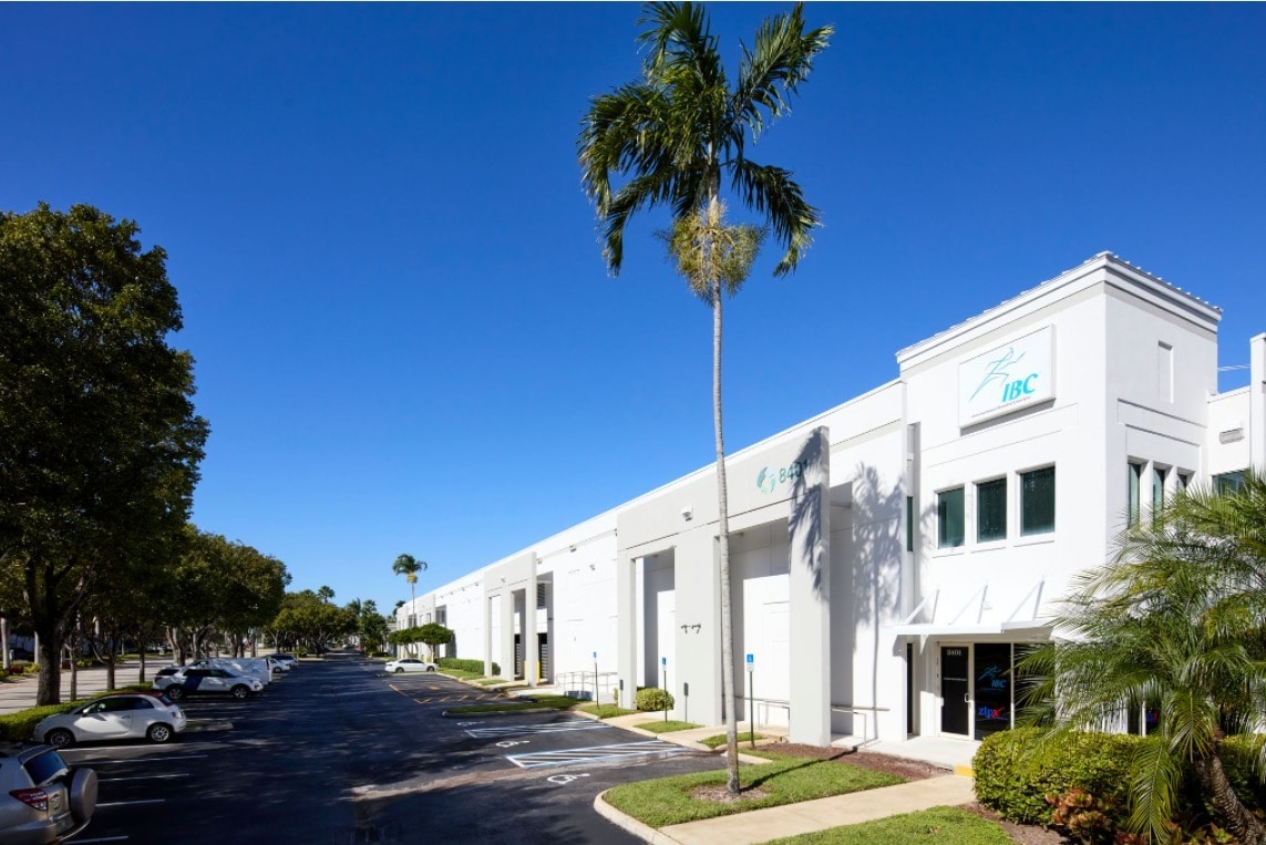 8401 NW 17th St, Miami, FL for Rent