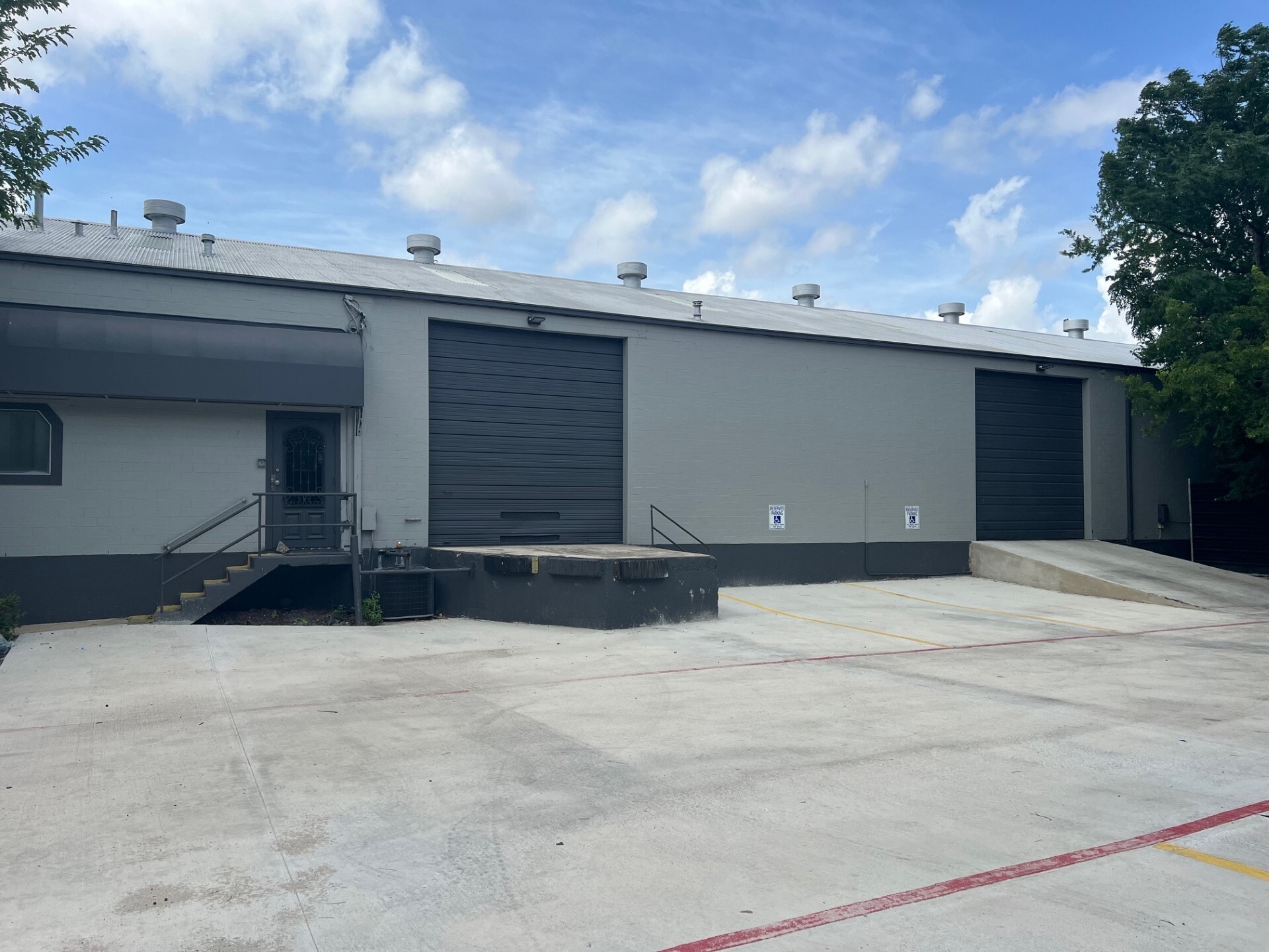 1303 W Commerce St, San Antonio, TX for Rent