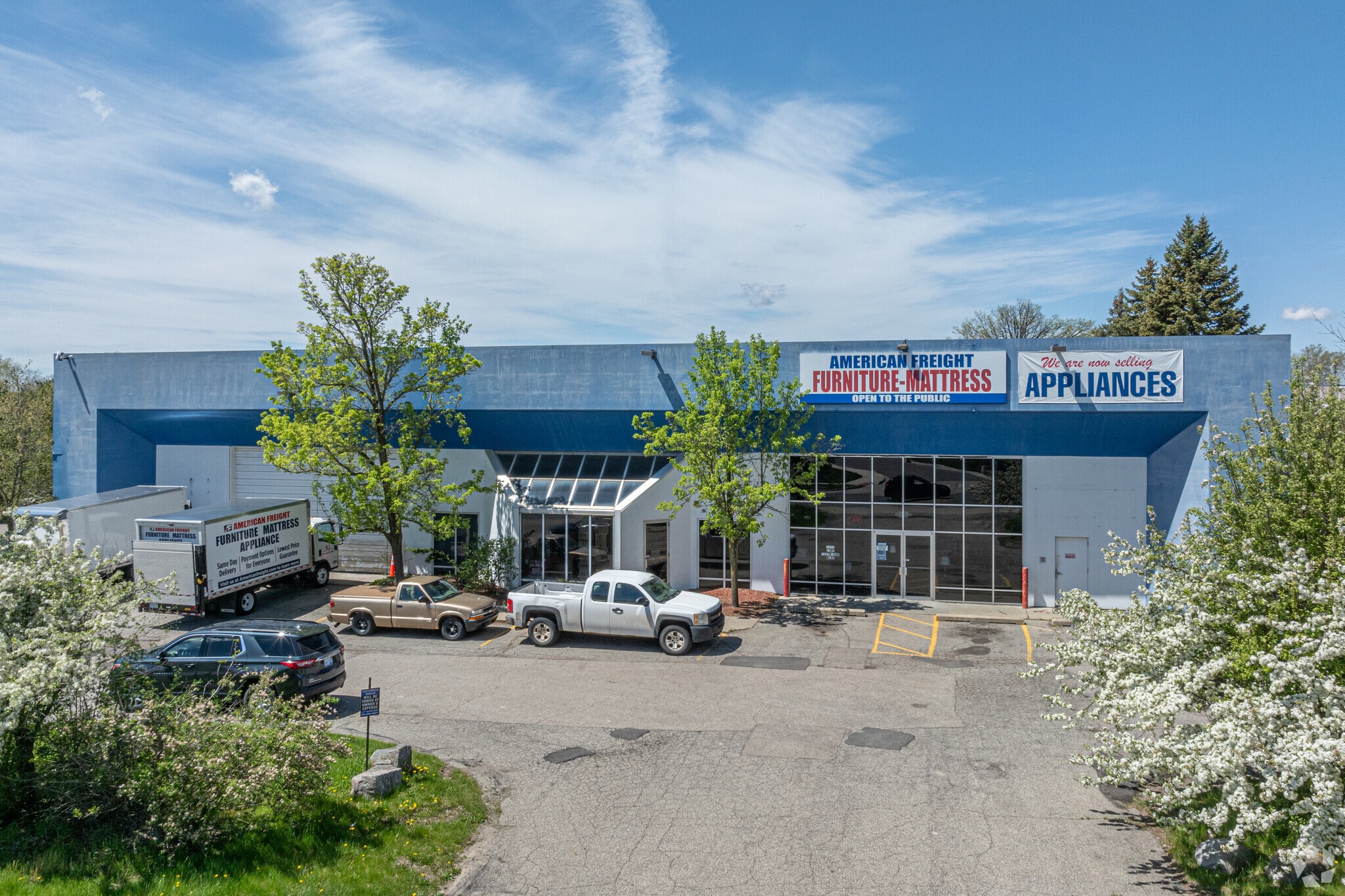3115-3125 Lake Eastbrook Blvd SE, Grand Rapids, MI for Sale