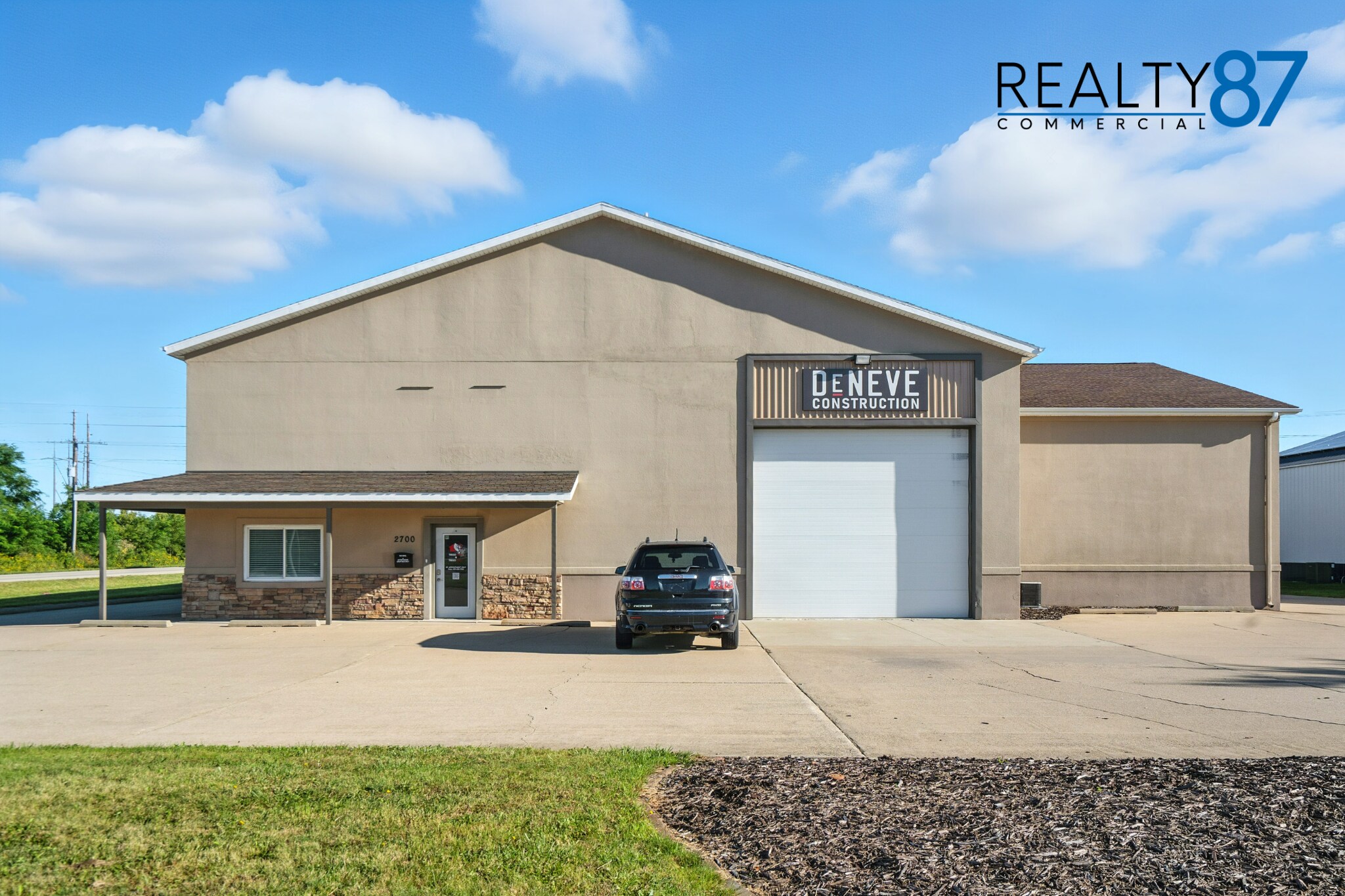 2700 Stonegate Ct, Hiawatha, IA for Sale