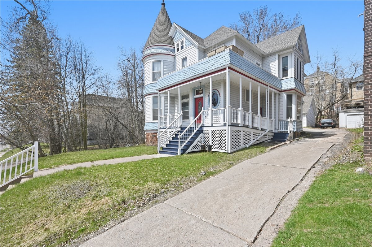 1727 E Superior St, Duluth, MN for Sale